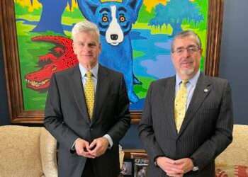 Arévalo recibe en EEUU apoyo de influyentes senadores y del secretario de OEA