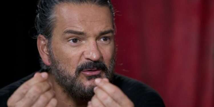 Cantautor Ricardo Arjona dice que la historia guatemalteca la escribe su pueblo