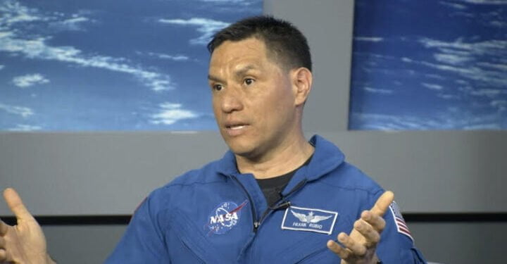 “Mi fe fue lo más importante”, dice el astronauta de origen salvadoreño que rompió récord en el espacio