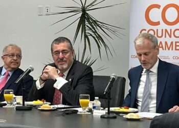 Bernardo Arévalo retoma su viaje por Estados Unidos