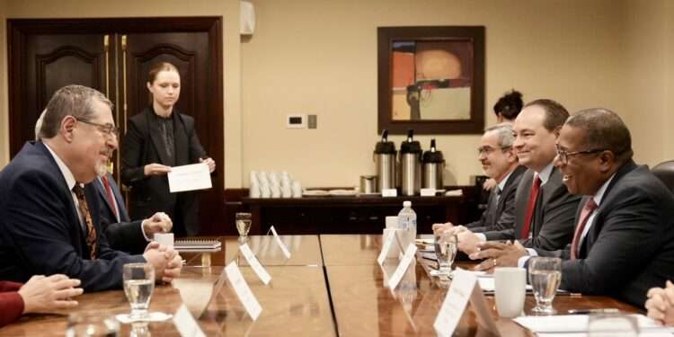 Subsecretario de Estado vuelve a advertir sobre las fuerzas antidemocráticas en Guatemala