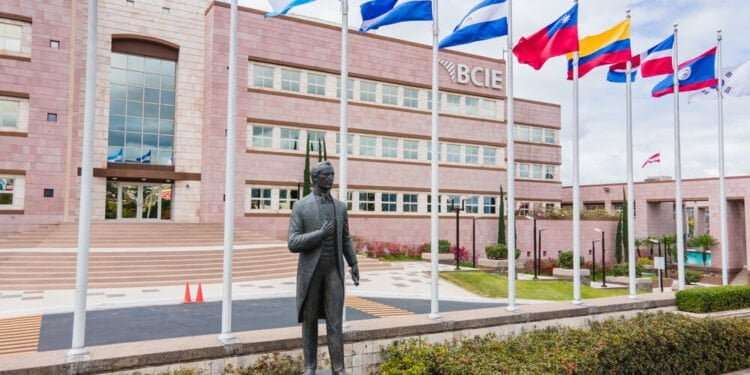 Los aspirantes de Costa Rica y Guatemala entre los favoritos para dirigir el BCIE