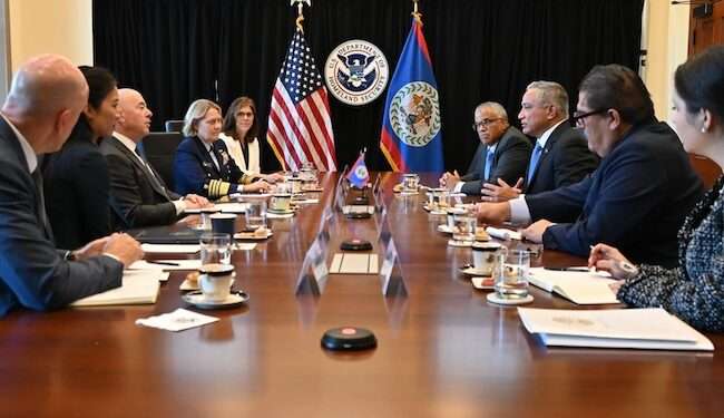 Belice habla de migración y narcotráfico con EEUU