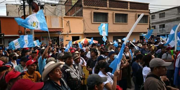 Decenas de comercios cerrados en Guatemala debido a las protestas