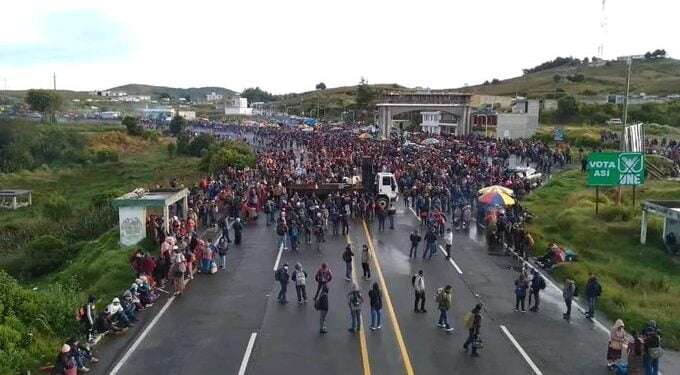 Manifestantes amenazan con cerrar completamente Guatemala este martes “en defensa de la democracia”