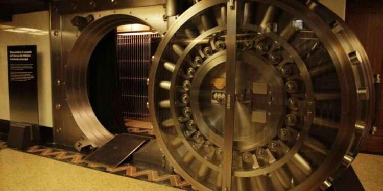 Costa Rica entre el estupor y los memes por robo millonario a Banco Nacional