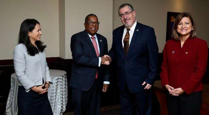 Nichols reitera apoyo de EEUU a presidente electo de Guatemala