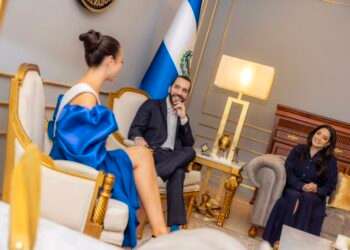 Presidente Bukele se reúne con la actual Miss Universo