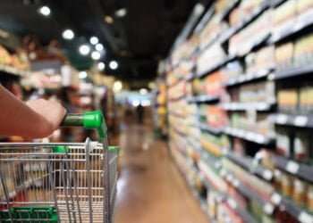 La inflación convirtió a los centroamericanos más económicos en las compras