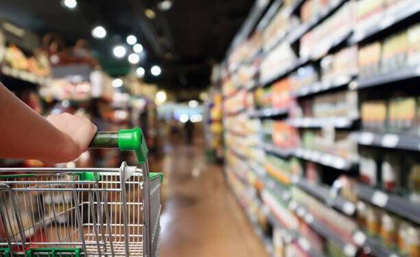 La inflación convirtió a los centroamericanos más económicos en las compras