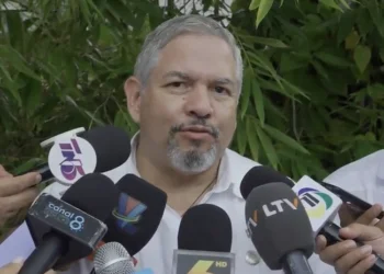 Enrique Reina, canciller hondureño.