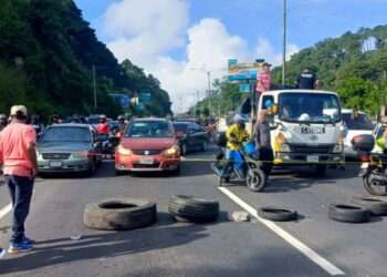 Bloqueos se mantienen en Guatemala y Ministerio Público presiona con los desalojos