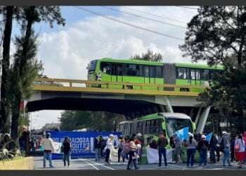 Caos vial total en Guatemala por los bloqueos y marchas