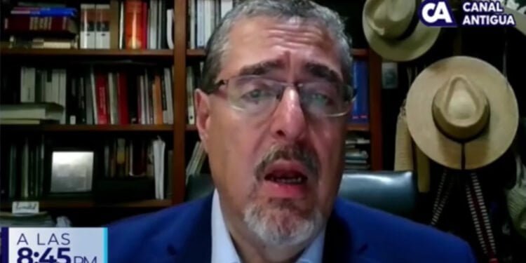 Bernardo Arévalo dice que proceso de transición presidencial se ha mantenido en Guatemala