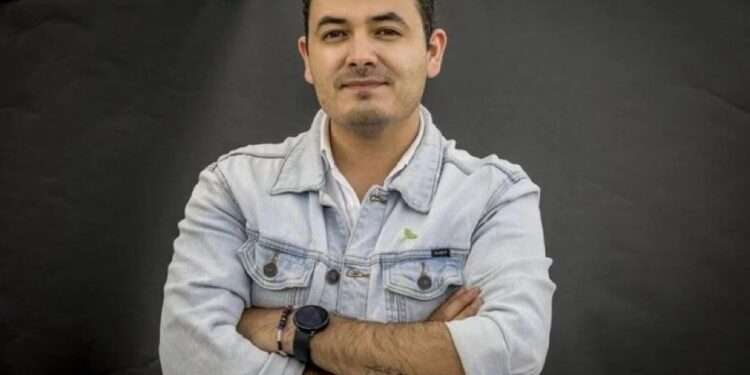 Ministerio Público de Guatemala quiere enjuiciar a diputado de Semilla por un mensaje en redes sociales