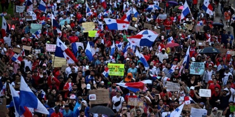 Panameños no ceden con las protestas contra el contrato minero