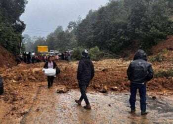 Enorme derrumbe bloquea por completo la Ruta Interamericana en Quiché, Guatemala