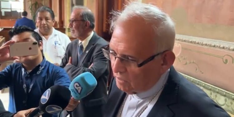 Cardenal Ramazzini ora por el milagro de que fiscal guatemalteca Consuelo Porras renuncie