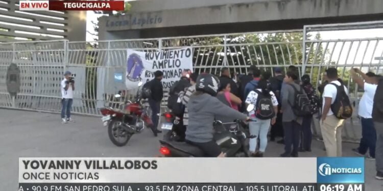 Universidad Nacional de Honduras amanece tomada por presuntos estudiantes