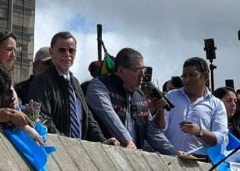 Arévalo llama incapaz e incompetente al gobierno y arenga a seguir con “la revolución” guatemalteca