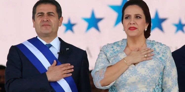 Esposa de Juan Orlando Hernández insiste en que él es un “perseguido político” de Honduras