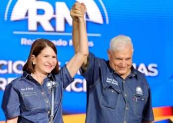 Marta de Martinelli quiere afianzar en Panamá su candidatura como compañera de fórmula de su esposo