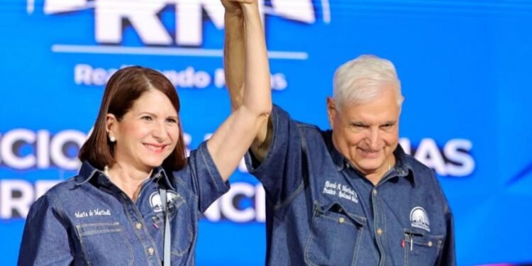 Marta de Martinelli quiere afianzar en Panamá su candidatura como compañera de fórmula de su esposo