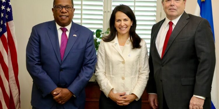 Subsecretario de Estado hablará en El Salvador de seguridad, migración y economía con Bukele y empresarios