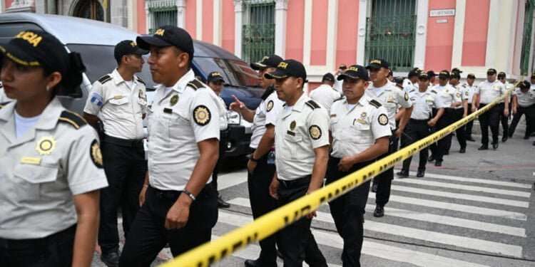 Gobernación de Guatemala dice que policía sólo cumple su mandato al acompañar allanamientos al TSE