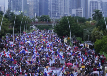 Crecen las protestas en Panamá y el presidente anuncia que no habrá más permisos mineros