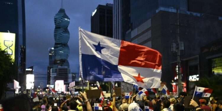 Crecen las protestas en Panamá y el país sigue paralizado este viernes