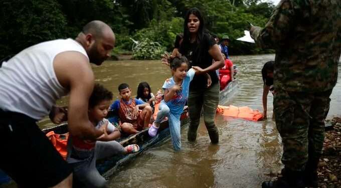 Panamá y Costa Rica montan corredor humanitario para el traslado directo de migrantes