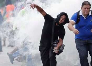 Enfrentamientos, decenas de detenidos e incendios deja jornada de protestas en Panamá