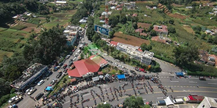 Bloqueos de calles en Guatemala siguen este viernes pese a orden de despejar las vías