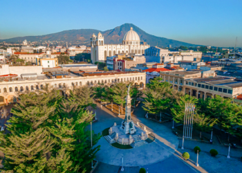 La llegada de turistas a El Salvador ha crecido un 27% este año, asegura el gobierno