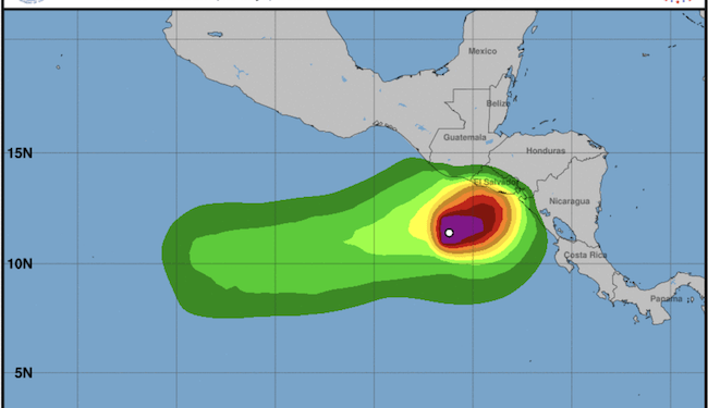 Lluvias se intensifican en Centroamérica por tormenta Pilar, dos muertos en El Salvador