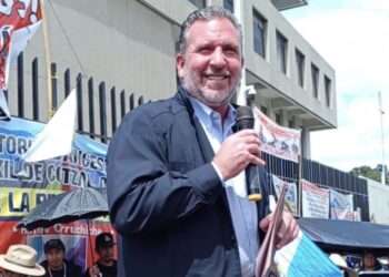 Político guatemalteco denuncia legalmente a presidente Giammattei y a otros por “saquear el Estado”