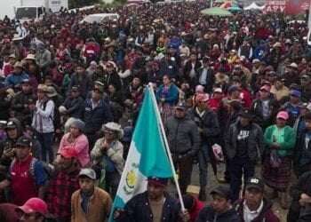 Reconocidos escritores y artistas latinoamericanos llaman a respetar la democracia en Guatemala