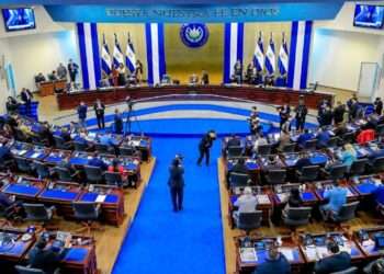 Derogan en El Salvador disposición que penalizaba a periodistas y medios al difundir “mensajes de pandillas”