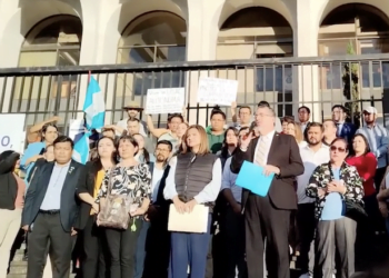 Corruptos están desesperados y por eso atentan contra la democracia, dice Bernardo Arévalo