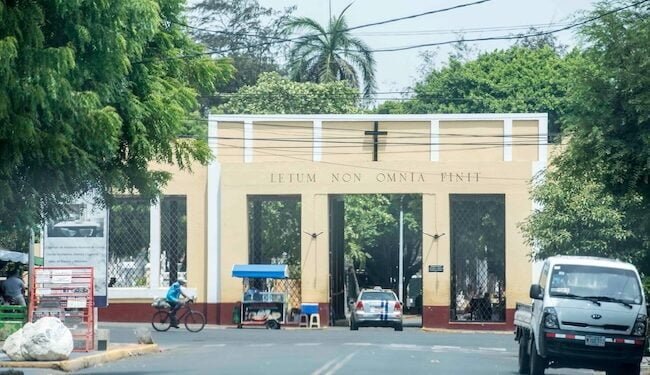 Dictadura de Nicaragua prohíbe misas y actos católicos en cementerios en día de los muertos