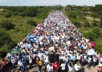 Opositores marchan en Choluteca para expresar su descontento con la presidenta hondureña