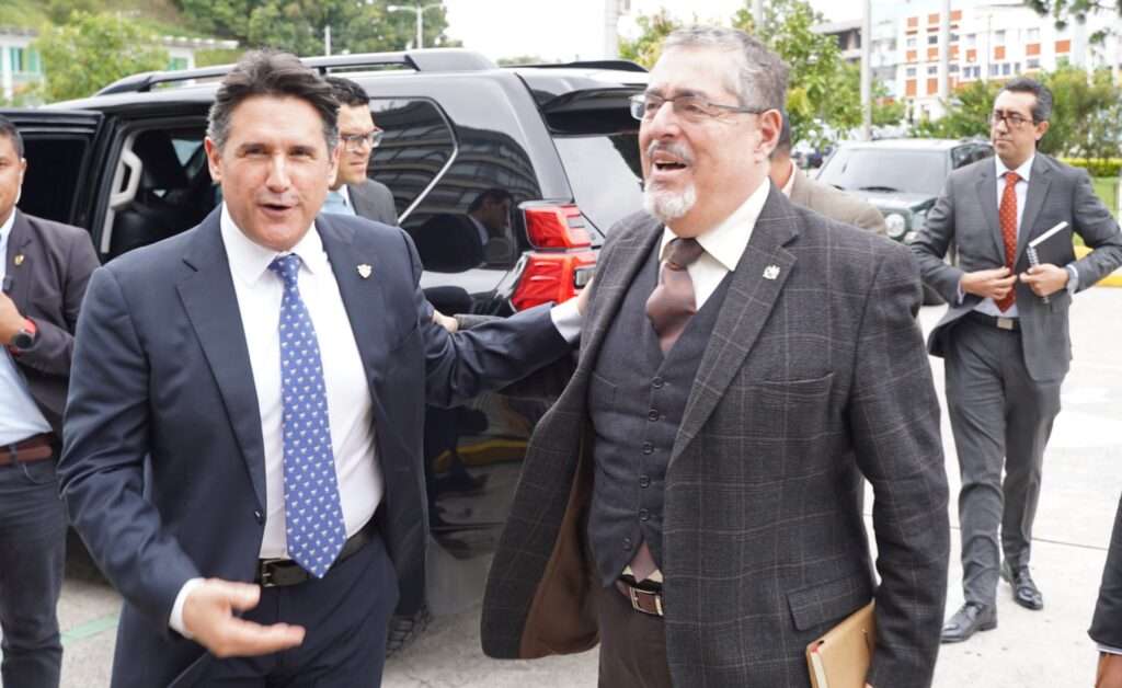 Bernardo Arévalo y el alcalde de la Ciudad de Guatemala