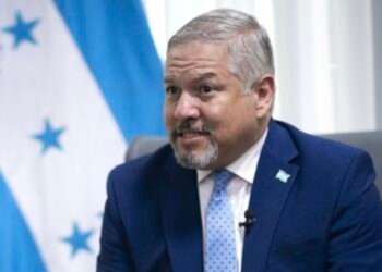 Canciller de Honduras contraataca con rudeza a senadores de EEUU