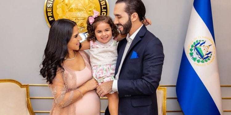 Nayib Bukele anuncia el nacimiento de su segunda hija, Aminah