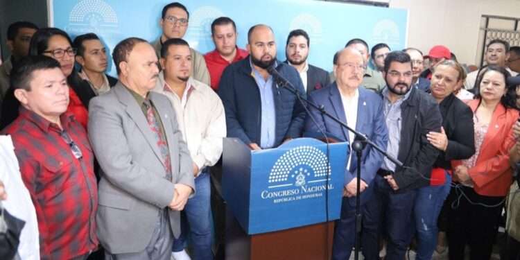Oficialismo en el Congreso de Honduras denuncia un “golpe blando” de la oposición