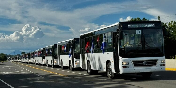 La dictadura de Nicaragua acuerda con China la compra de 2,000 autobuses en 2024