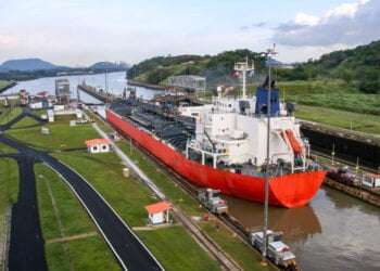 El grupo japonés Eneos paga $4 millones para saltar la fila en el Canal de Panamá