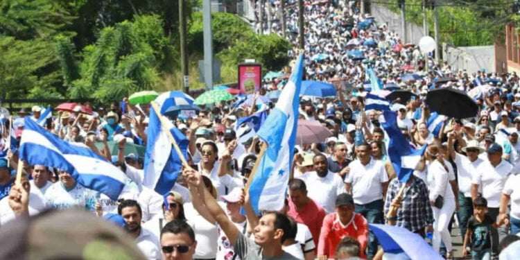 Oposición hondureña convoca a marcha “por la democracia” para próximo sábado