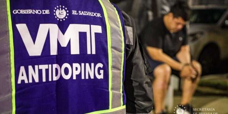 Persecución de conductores ebrios continúa en El Salvador: 23 arrestos en una noche